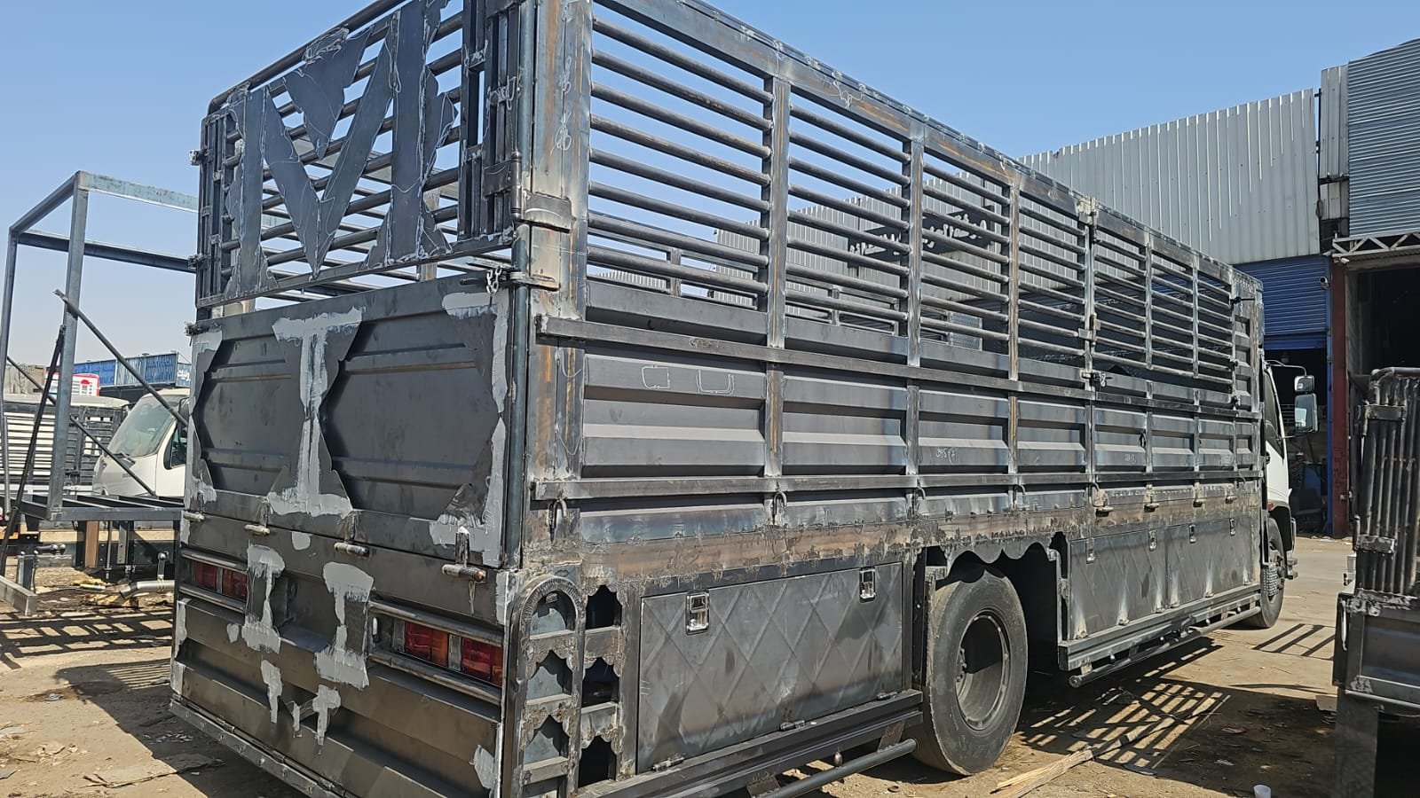 دينا ميتسوبيشي 2008 للبيع بالرياض بحالة ممتازة